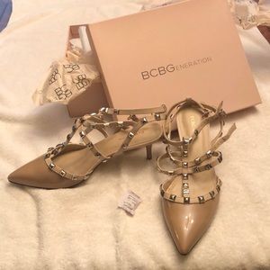NEVER WORN classic beige heels